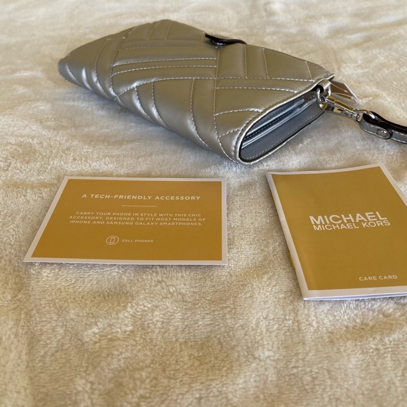 SOLD! NWT Michael Kors Peyton Double Zip Wristlet - Picture 6 of 16